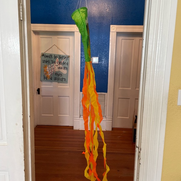 Vintage Spring Bee Windsock - Picture 3 of 6